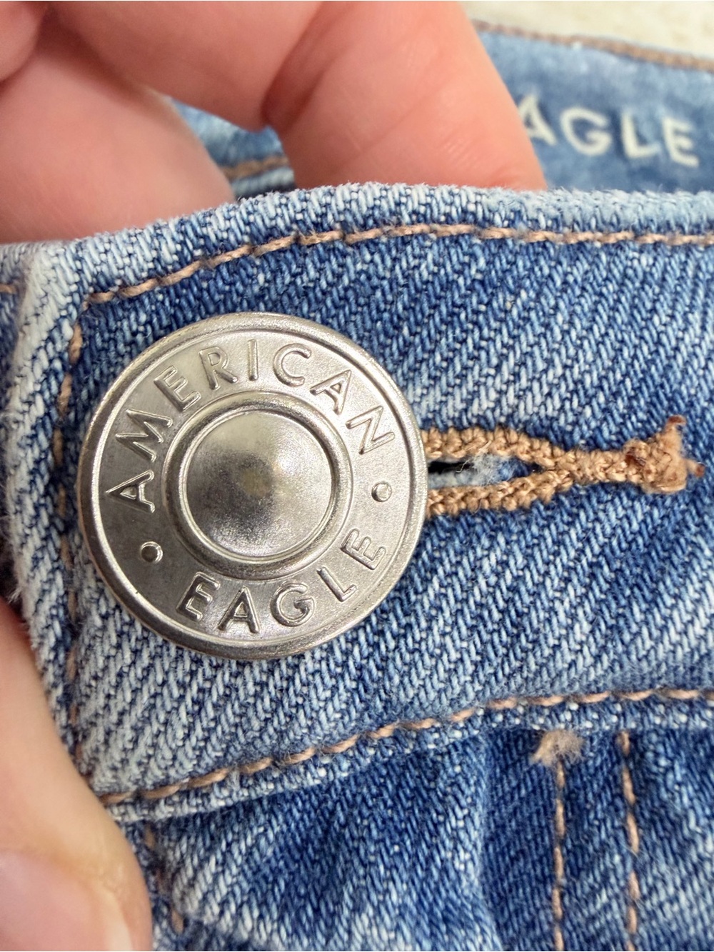 American Eagle Women’s Size 14 X-Long Distressed Straight Light Wash 100% Cotton - Picture 11 of 13